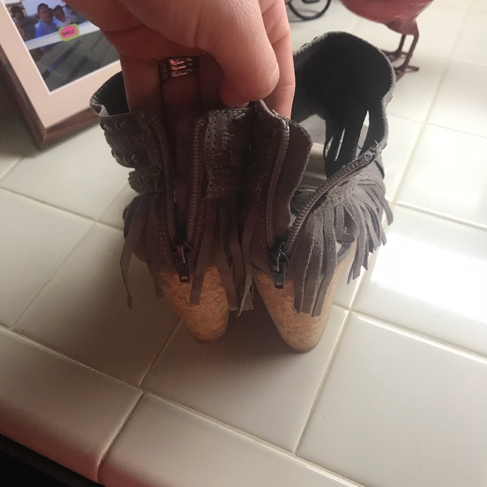 Not rated wedges with fringe